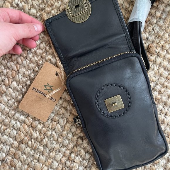 KOMPANERO CANADA ROVER - THE MOBILE POUCH in Black - NWT - Picture 2 of 5